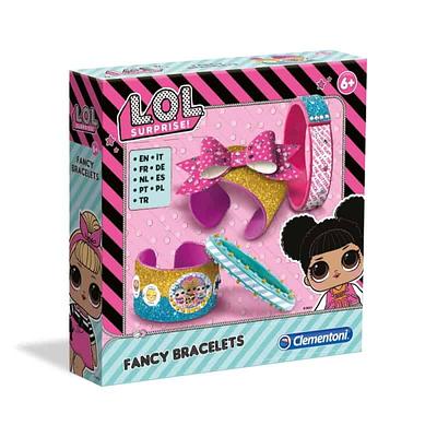 As tuas pulseiras nunca tiveram um aspecto tão incrível quanto aquelas que podes personalizar usando este conjunto "Pulseiras Chic". Decora com autocolantes, purpurinas, e jóias postiças.