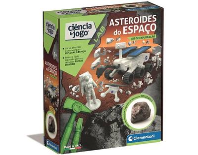 Detalhes do produto:n- 1 Tijolo asteroide;n- Componentes do Rover e Drone;n- 1 Astronauta;n- Autocolantes;n- Fragmentos de rocha;n- 1 Martelo e Escropo;nA partir dos 3 anos.