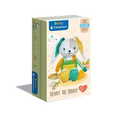 Um querido coelhinho de peluche que irá fazer companhia às crianças mais novas, durante os seus primeiros meses!nUm peluche macio com diferentes materiais para realçar a estimulação multissensorial.