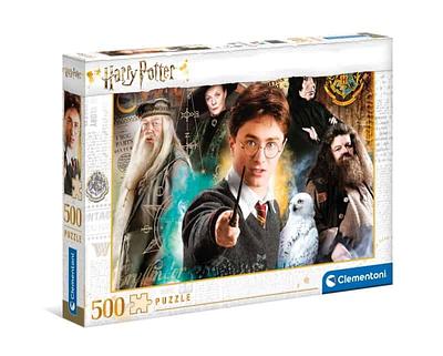 Quebra-cabeça de alta qualidade com 500 peças, apresentando Harry Potter com Naville, Sirius, Dobby, Fred Weasley e a famosa coruja-das-neves.nMedidas: 49 x 36 cm aproximadamente.