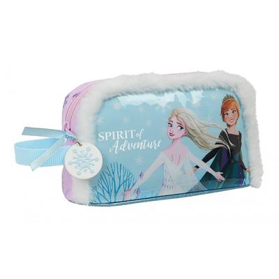 Esta fantástica lancheira da Safta foi inspirada no segundo filme da frozen e o qual tem como lema "Spirit of Adventure", é uma lancheira cheia de diferentes relevos, a frozen é um tema encantador.