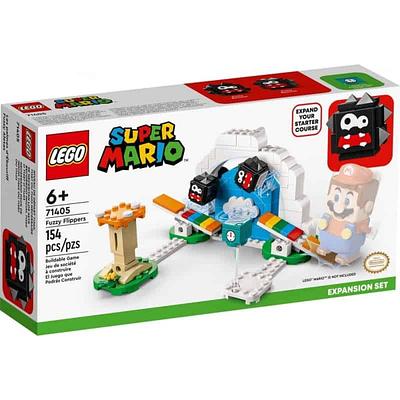 Incrível mundo do Super Mário na Lego. As crianças criam um desafio de pranchas no céu para as suas figura interativas (não incluídas).