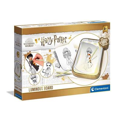 Conteúdo da embalagem:n- 1 quadro luminoso;n- desenhos com imagens do Harry Potter;n- folhas e lápis de cor.nnAviso: Não recomendável a crianças com menos de 3 anos.