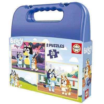 Esta mala conta com 2 puzzles de 20 peças cada um com imagens da série do momento dos mais pequenos: Bluey. Vêm numa magnífica mala de plástico onde podem guardar os puzzles ou transportar.